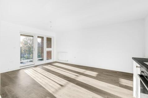Lake House, Elizabeth Avenue, Ottershaw, Chertsey, KT16 0SH photo 4
