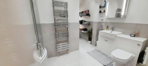 63619654-WhatsApp...