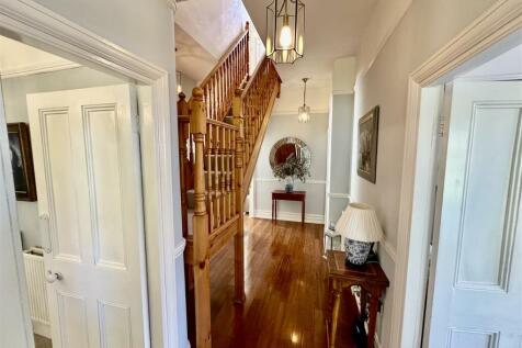 Feature dogleg staircase