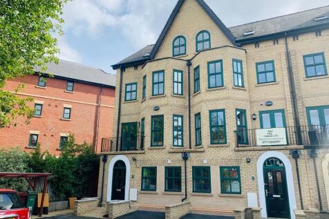 8-bed house on Denison Road, Victoria Park, £140pppw, £607/mo