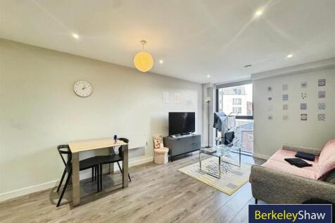 Open plan kitchen diner/living area