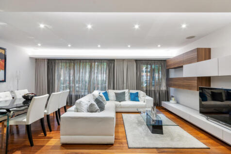 Two bedroom, two bathroom apartment in 24-hour po