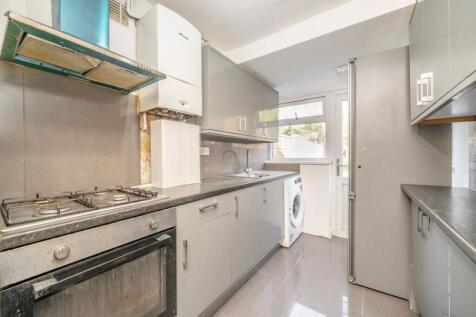 Woodhouse Avenue, Perivale photo 4