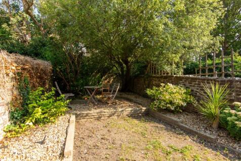 73 Hythe Road Garden (1)