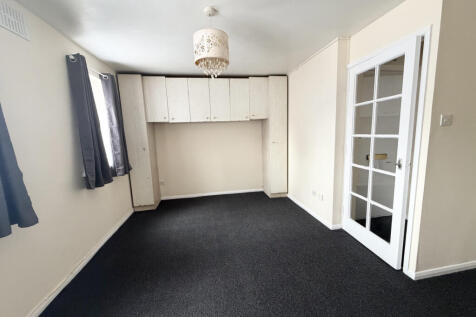 Dunnock Close, N9 photo 4