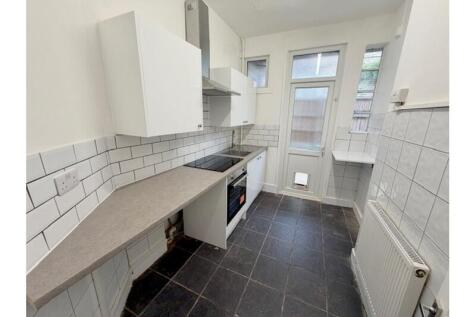 Canewdon Road , Westcliff-on-Sea, Southend-on-Sea photo 3