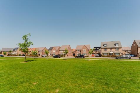 51 Birkdale Drive, Priors Hall-5.jpg