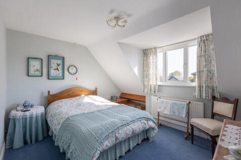 Castle Howard Drive 7 Bedroom 2-1