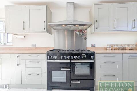 Kitchen &amp; Breakfast