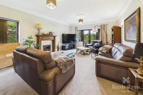 Bushey Wood Grove, Sheffield, S17 photo 3