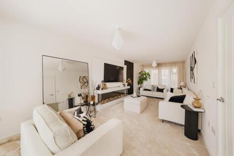Living Room 1.jpg