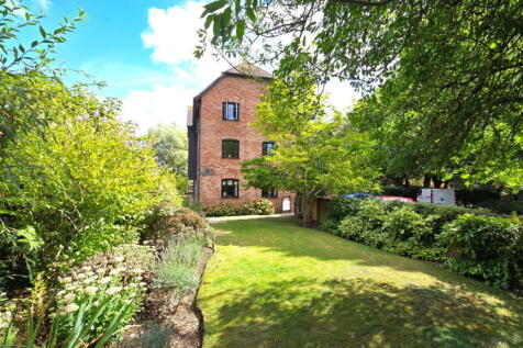Newbury, RG14 - property photo