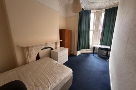 Bright, characterful bedroom with a decorative ...