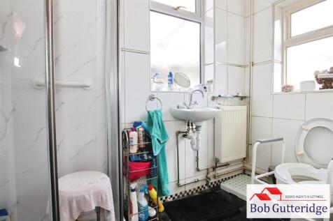 GROUND FLOOR SHOWER ROOM