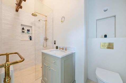 1298221-79-682df8...