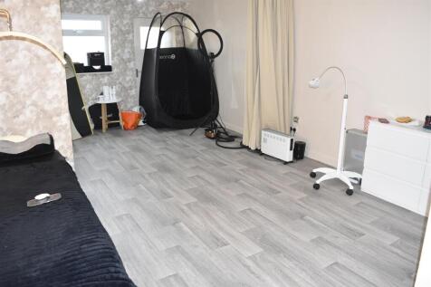 Commercial Property to rent Image 7