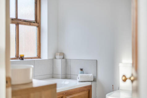 138166456914a24c556c2