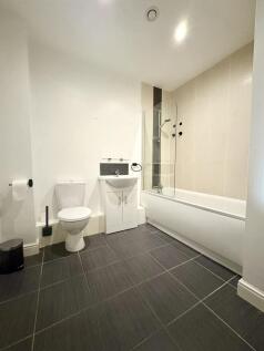 Main Bathroom 