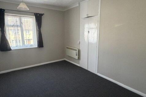 Callan Grove, South Ockendon photo 4