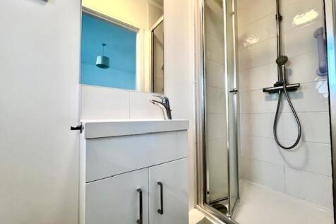 Shower room1.jpg