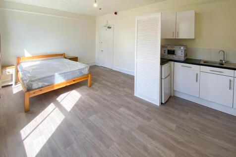 Room  (4)