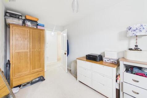 cam05591g0pr0138still011