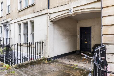 Flat 4, 6 Kensington Place, Bath, BA1 6AW-2.jpg