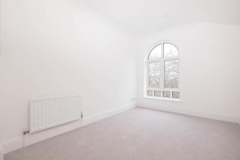 Samuel Gray Gardens Kingston Upon Thames KT2 photo 3