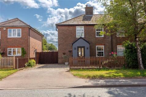 3-bed semi-detached on Dunstable Road, Toddington, Bedfordshire, LU5, £1,695/mo