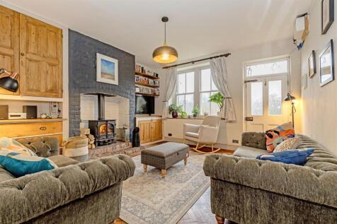 Reception Room-1.jpg