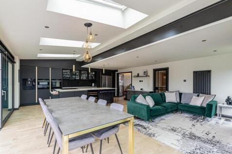 Dining Kitchen &amp; Family Room