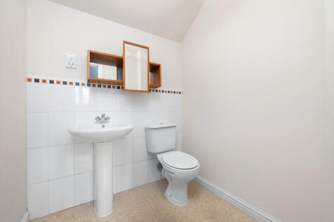 16 Leyland Road 3...