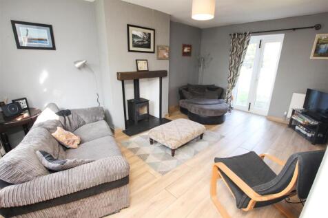 DUAL ASPECT LOUNGE