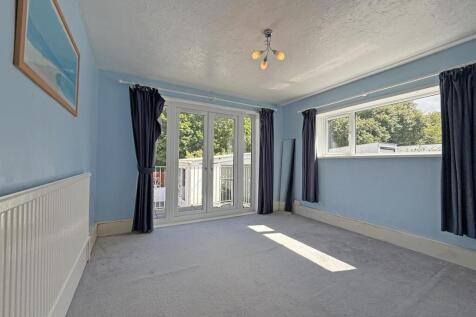 Old Woodlands Road 105 - Bed 1 Front.jpg