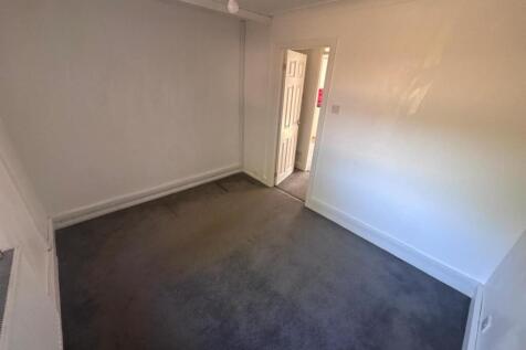 Mapperton Close, Canford Heath, Poole photo 5