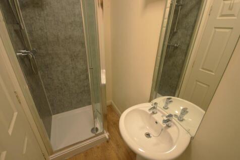SHOWER ROOM FLAT 3
