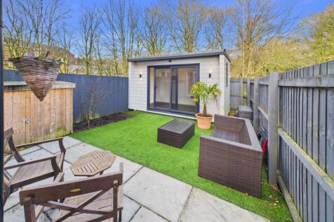 CAM02093G0-PR0072-STILL033