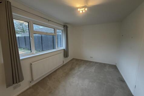 GREENSOME DRIVE, FERNDOWN photo 5