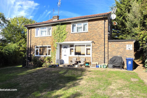 2 Bedroom Maisonette for sale, Park Road, New Bar