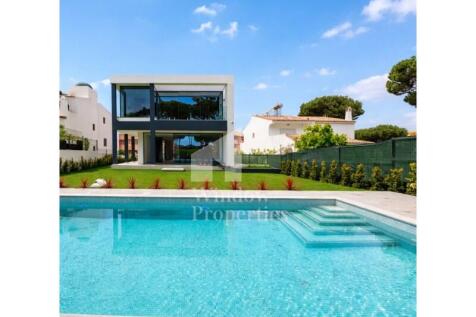Luxury 4 Bedroom Villa with Swimming Pool in First Line of Golf, Vilamoura