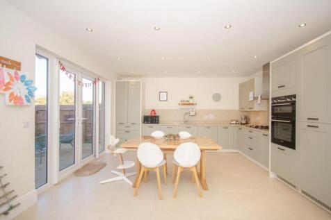 Kitchen-diner pic 2.jpg