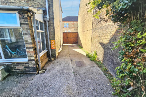 Side pathway