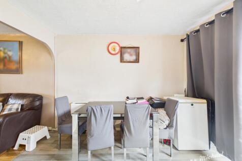 CAM02773G0-PR0325-STILL003