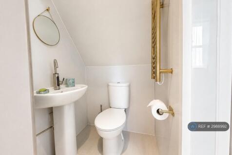Bathroom Room 6