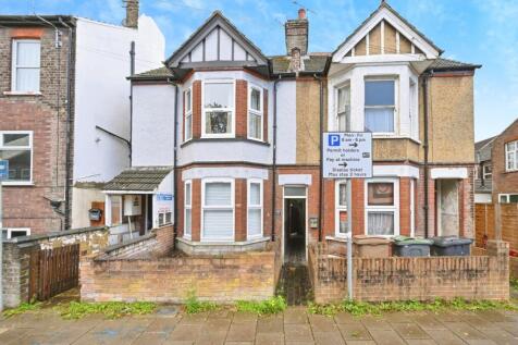 Luton, LU2 - property photo