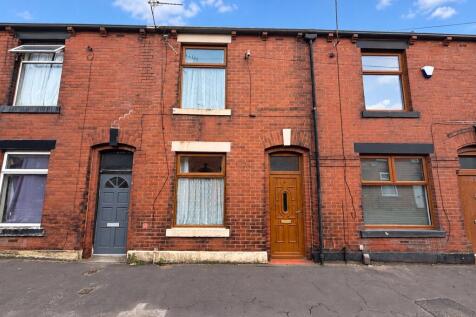 2-bed terraced on Howard Street, Rochdale, Greater Manchester, OL12, £550/mo