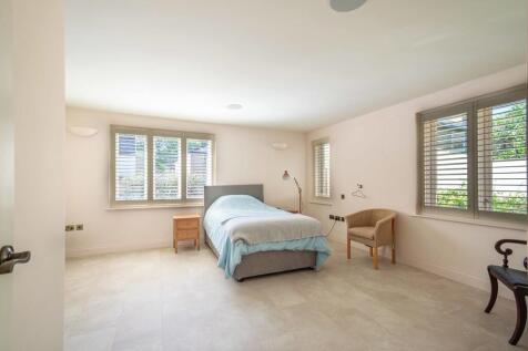 9a Chapel Street-...