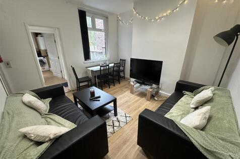 4-bed house on Davenport Avenue, Withington, £148pppw, £641/mo