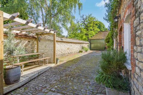 Courtyard &amp; Parking