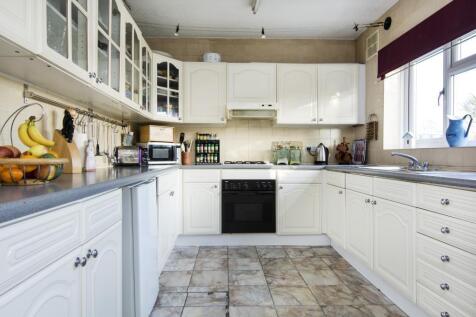 6 Bedroom House To Let, Ashbourne Avenue, South Woodford, E18 - £3,600 PCM photo 5